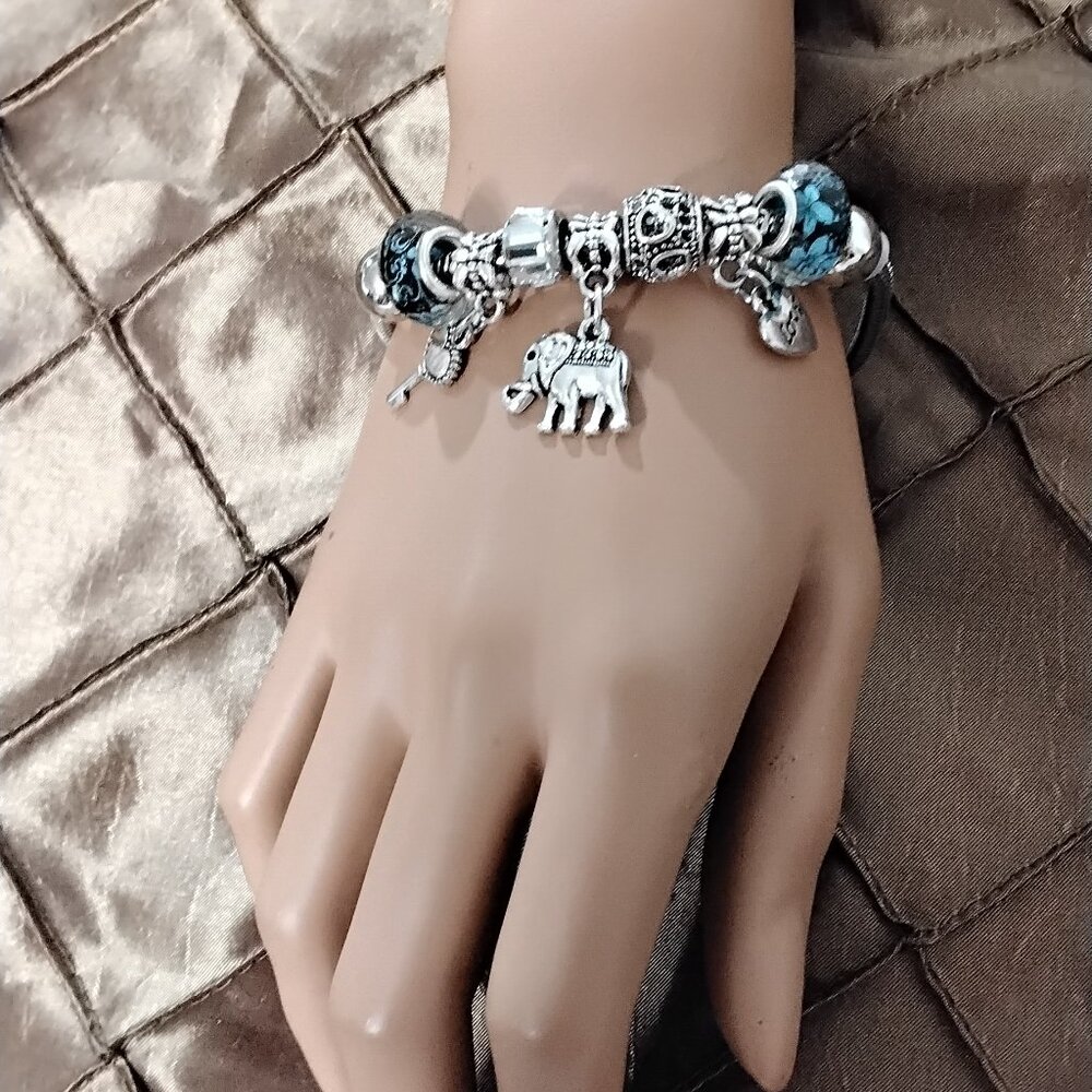 Elefant Love charm bracelet Blue Hole Beads Silver Tone Elegant Heart Adjustable